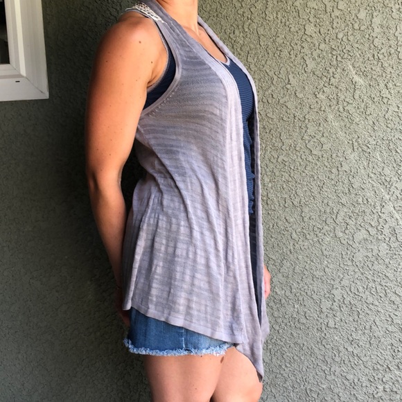 🍁3/$25🍁 Crochet Back sleeveless Cardigan/Vest - Picture 5 of 12